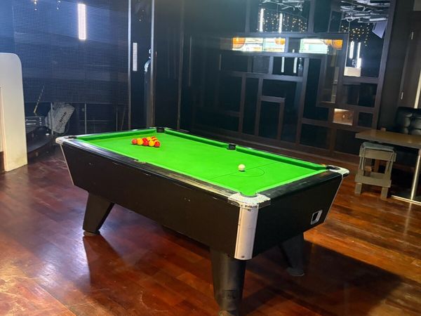 Supreme black pool table - Main image