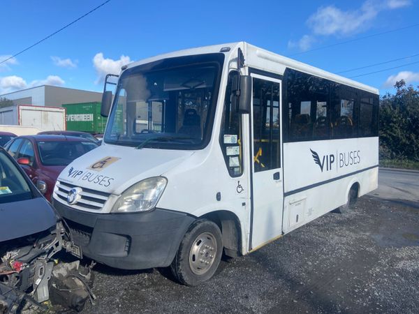 2010 iveco daily minibus - Main image