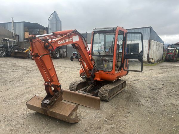 3 tonne Daewoo digger - Main image