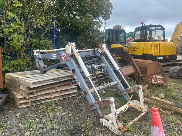 Front Loaders to Suit MF 390 - Main image