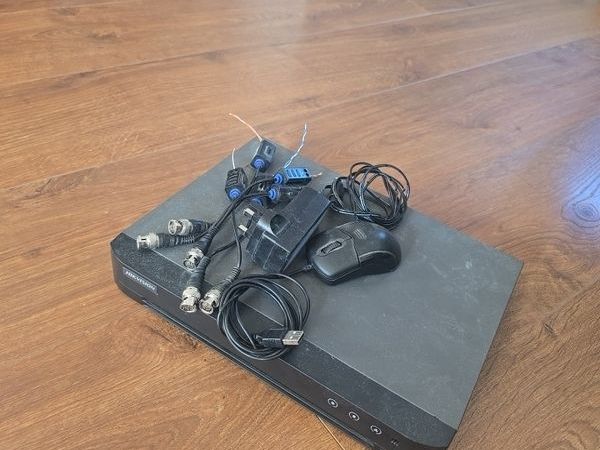 5 Camera Hik Analogue Cctv System With Recording Box - Main image