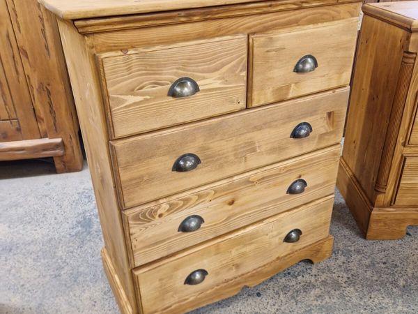 Vintage pine chest of drawers - Main image