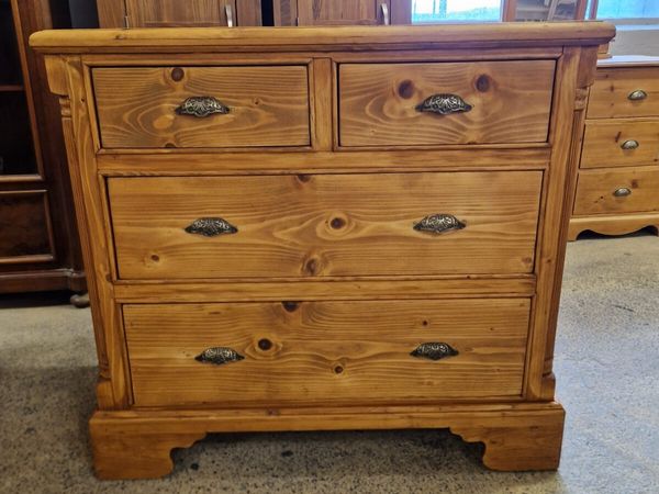 Vintage pine chest of drawers - Main image
