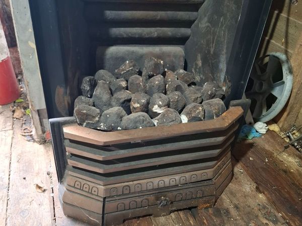 Gas insert for fireplace +backplate+grate+cylinder - Main image