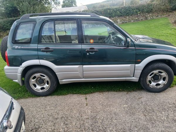 Suzuki Vitara 2L 4x4 - Main image