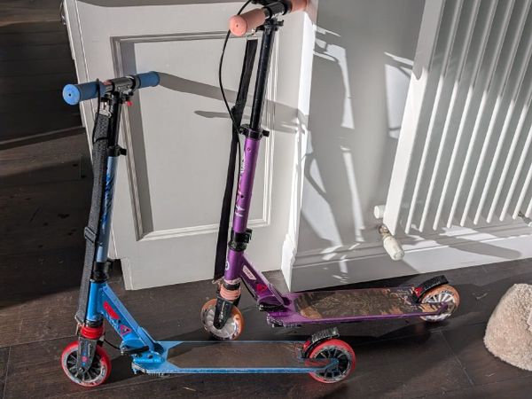 2 Oxelo MID 5 Folding Scooters - Blue & Purple - Main image
