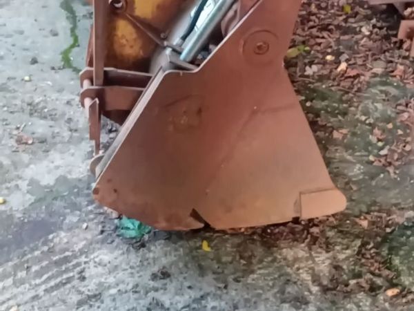 4 in 1 Bucket - Main image