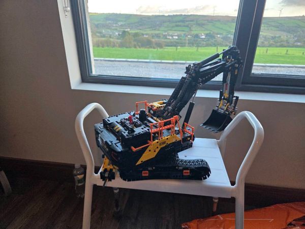 Lego Volvo 550 excavator - Main image