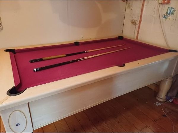 Pool table - Main image