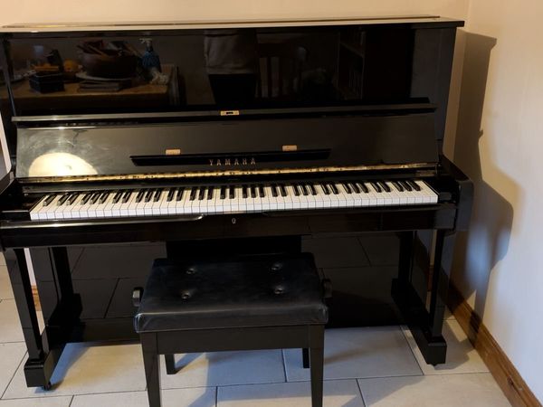 Yamaha upright piano - Main image