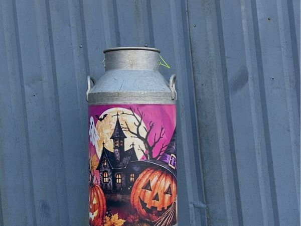 Old farm milk churns/creamery cans - Main image