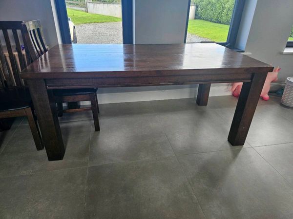 Table and chairs - Main image