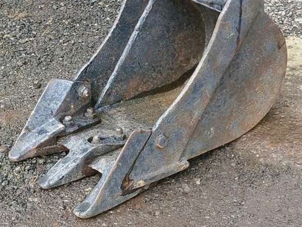 JCB KUBOTA DIGGER BUCKET 25mm pins - Main image