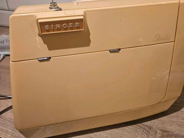 Vintage singer sewing machine - Main image