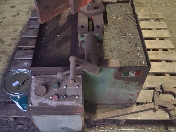 Metal band saw - Main image