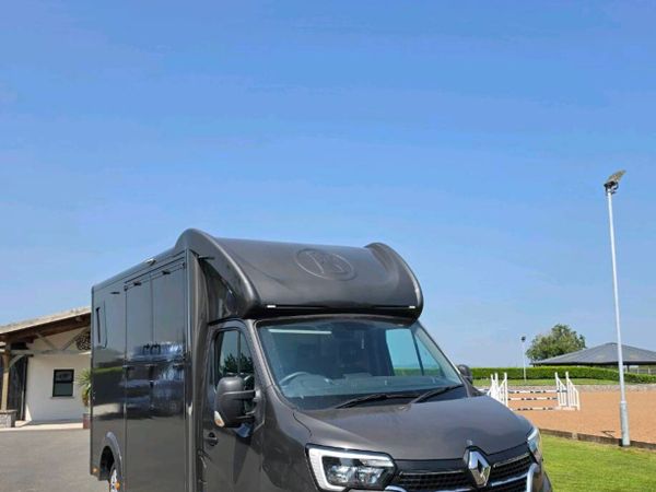 NEW & USED 2 STALLS - Main image