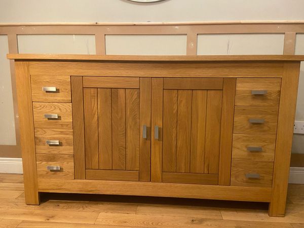 Oak dining table and side board - Main image