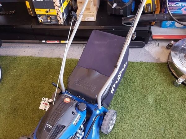 HYUNDAI 16''/40cm 79cc Petrol LAWNMOWER - HYM400P - Main image