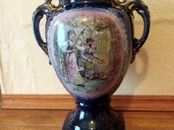 Vintage porcelain Urn - Main image