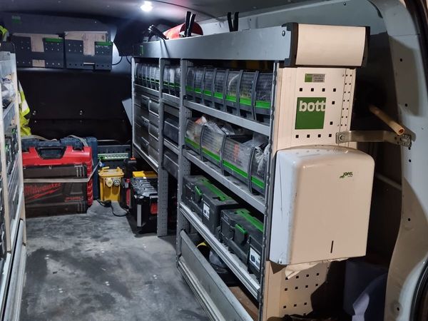 Bott van shelving - Main image