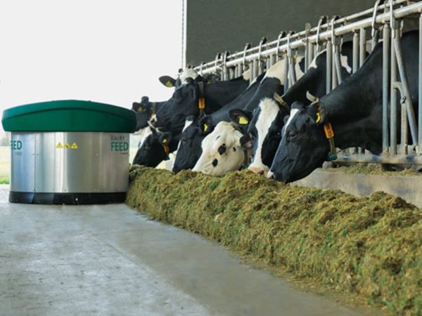 GEA Dairy Feed F4800 feed pusher - Main image