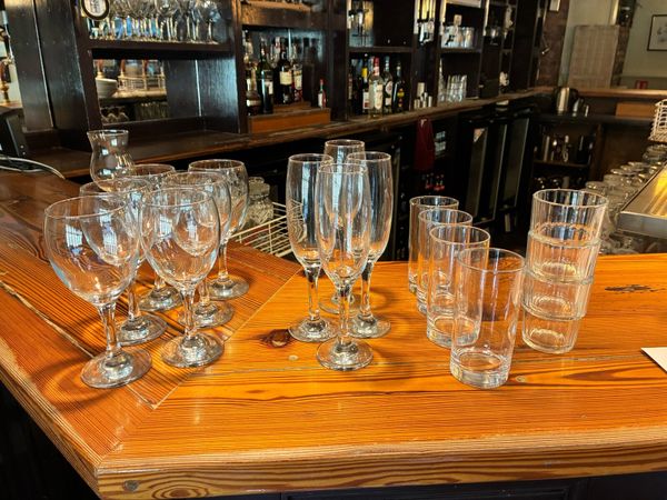 Plates and cutlery for bar and restaurant - Main image