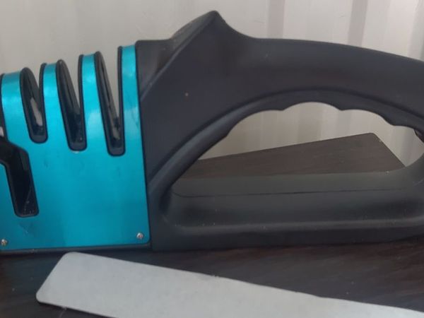 knives and scissors sharpener never used - Main image