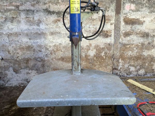 Tusk second hand 14 ton log splitter - Main image