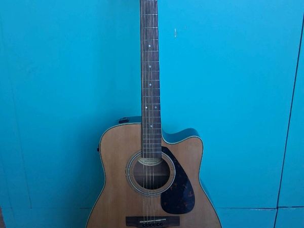 Yamaha electro accoustic guitar. - Main image