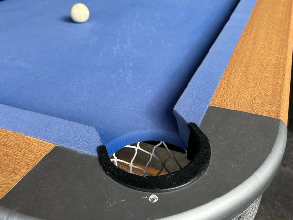 Pool table - Main image