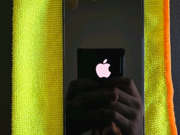 iPhone 16e - Main image