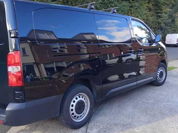 Opel Vivaro 2024 LWB L2 fully loaded 5703km No VAT - Main image