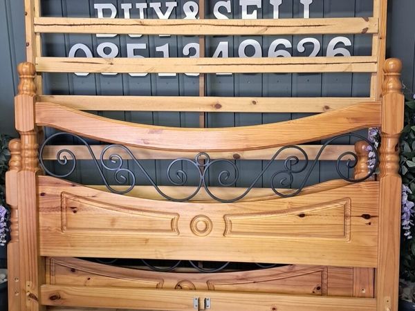 King-size bed - Main image