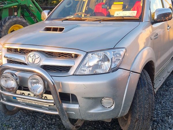 Toyota Hilux 2010 - Main image