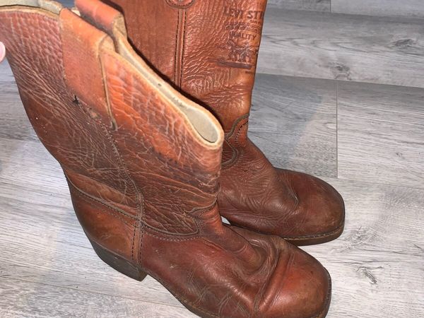 Old vintage Levi’s cowboy genuine leather boots - Main image