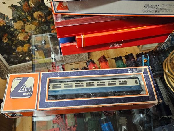 Hornby Lima OO Gauge Carraige - Main image