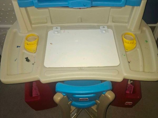 Crayola Desk and chair - Main image