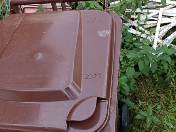Wheelie Bins (2) - Main image