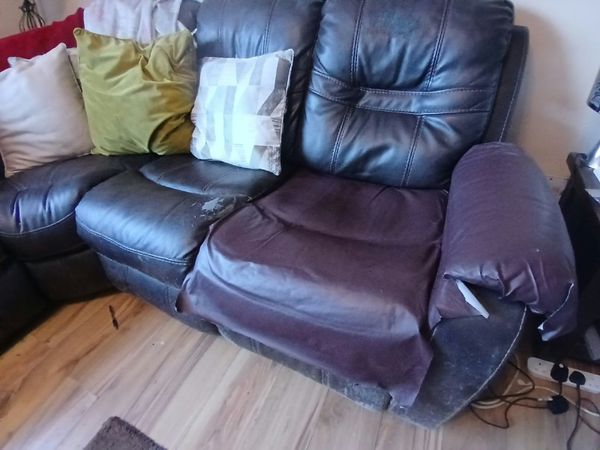 Leather couch free to take away - Main image