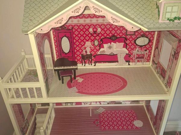 Doll's House - Main image