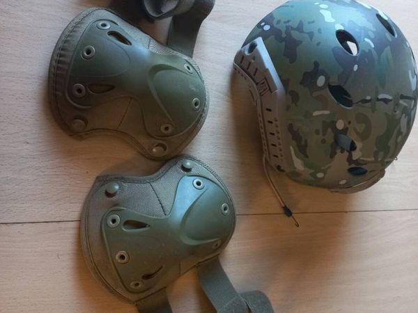 AirSof5 helmet and knee pads - Main image