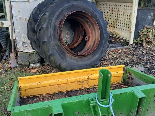 Transport box and Zetor Wheels - Main image