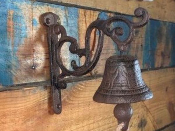 Cast iron bell - Main image