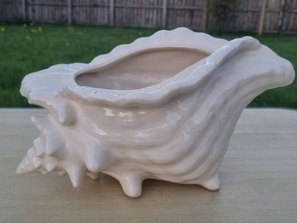 Atlantic Mold ceramic planter - Main image