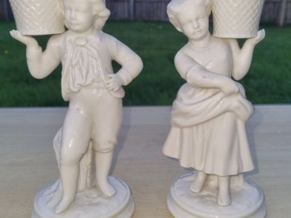Belleek Pair of porcelain figurines Boy and Girl - Main image