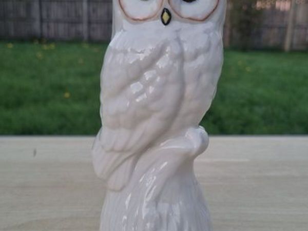 Owl figurine made by Donegal Parian China - Main image