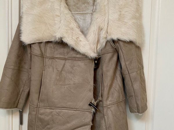 womans coat - Main image