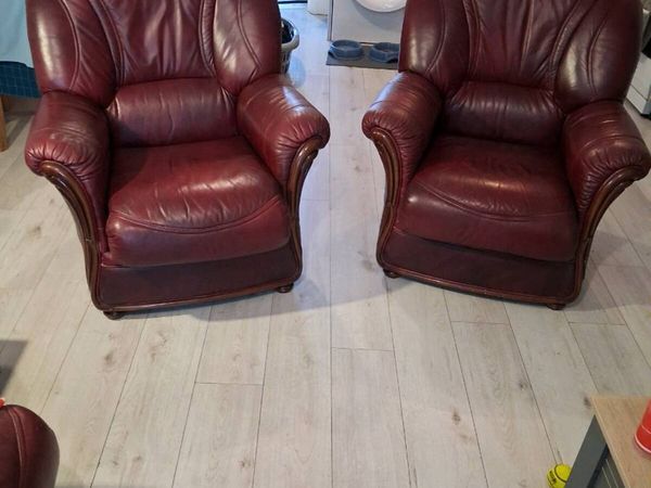 2 leather chairs - Main image