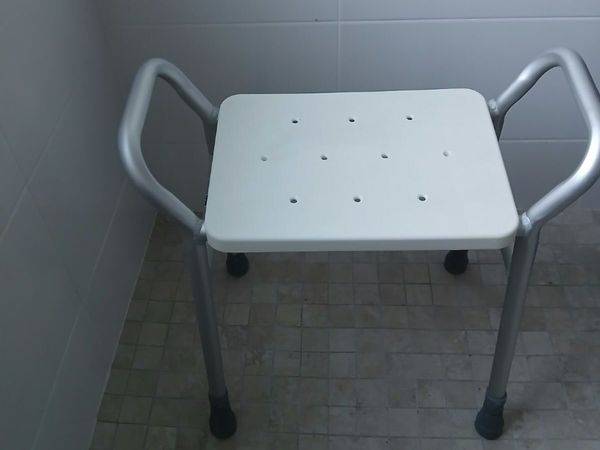 Shower bench- mobility aid - Main image