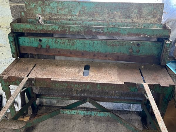Metal guillotine - Main image